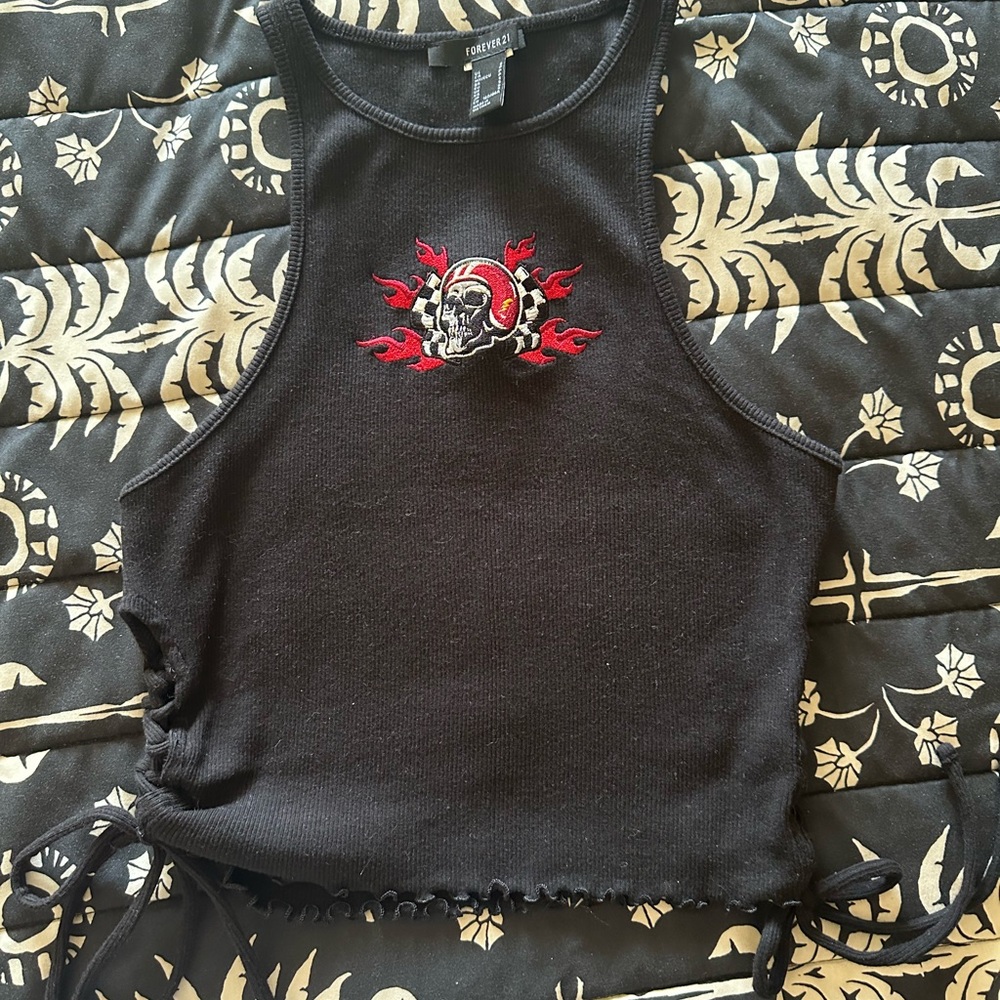 Size small forever 21 skull crop tank